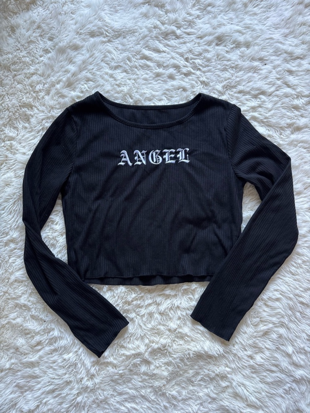 Black 'Angel' Long-Sleeve Ribbed Crop Top
